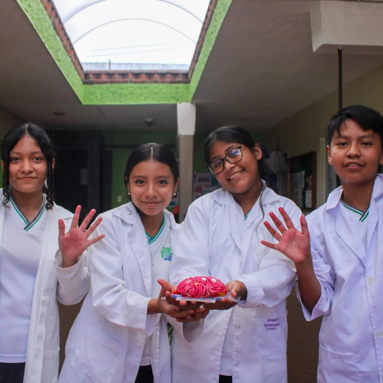 Alumnos de COBEJU en actividad de ciencias